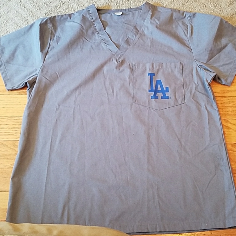 LA SCRUB TOP